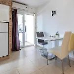 Lovely In Apartment