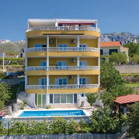 Apartment Lovely In