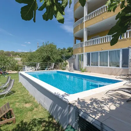 Apartment Lovely In Zrnovnica
